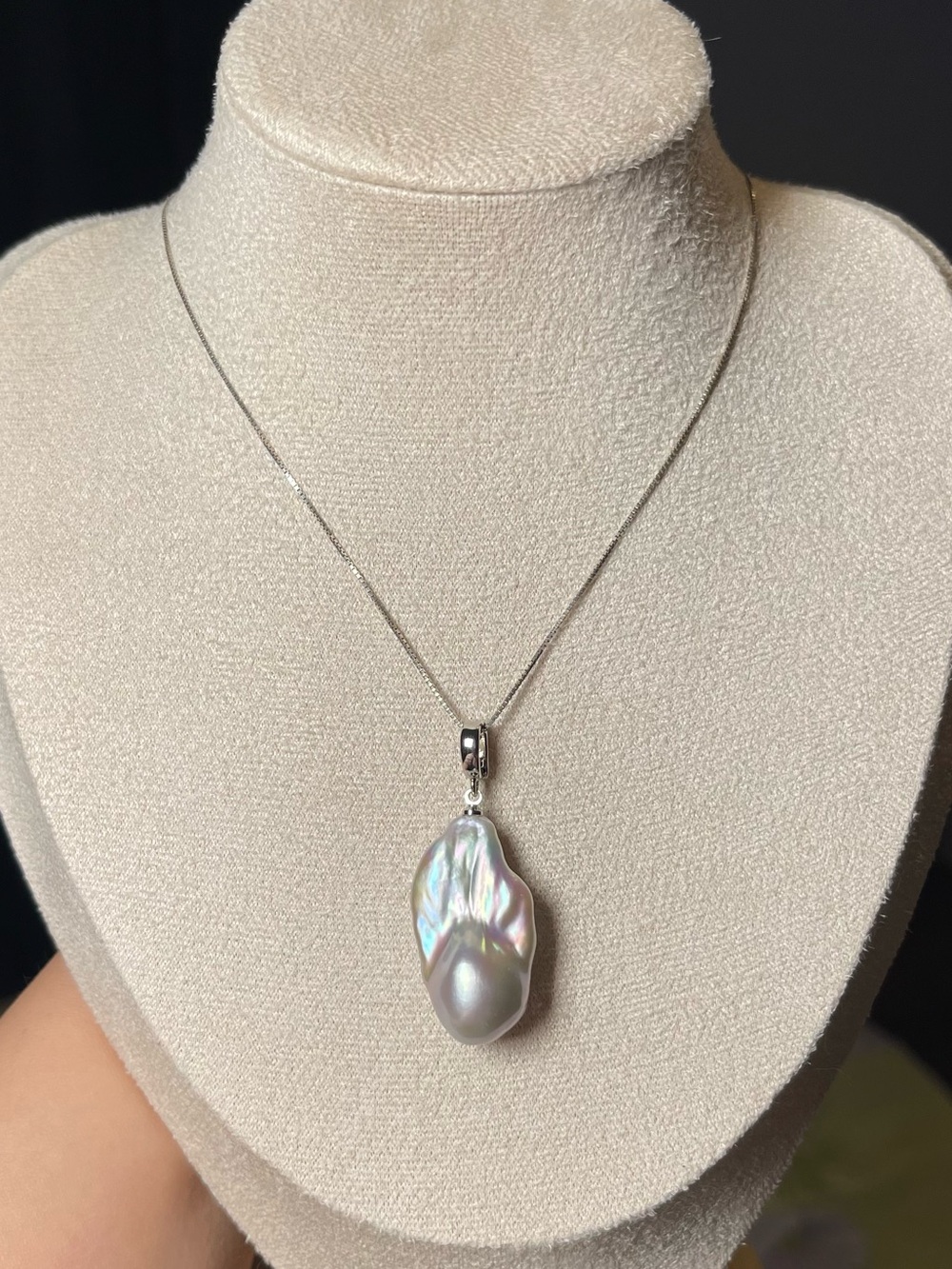 Silver Baroque Pearl Pendant - Iridescent White